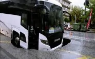 Maltempo in Grecia, autobus cade in una voragine a Salonicco