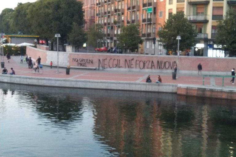 Manifestazione green pass Milano