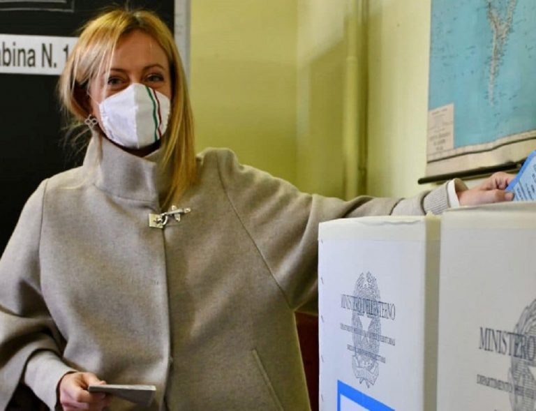 Giorgia Meloni al voto per le amministrative di Roma