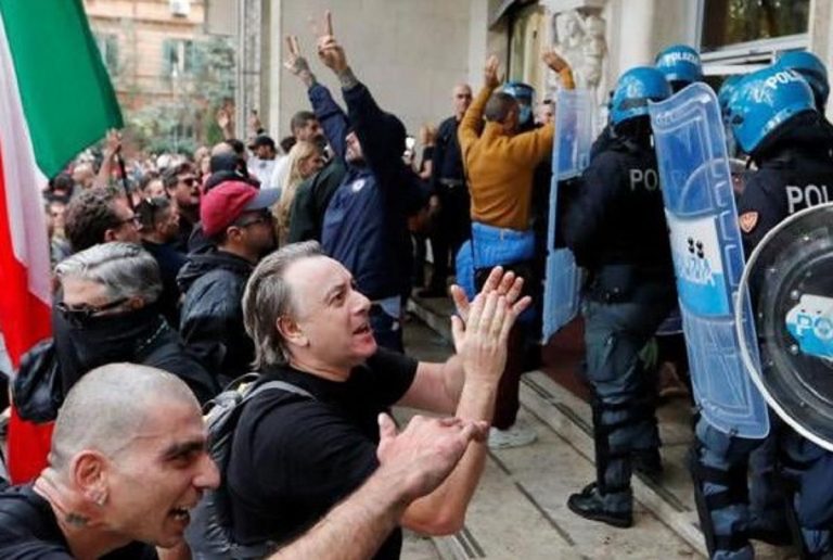 Un momento delle violenza di sabato 9 ottobre