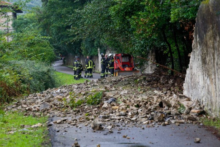 Muore travolta dal muro crollato: Calenzano, tragedia in strada