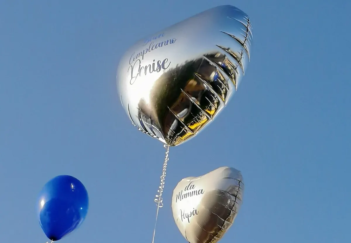 I palloncini per ricordare i 21 anni di Denise