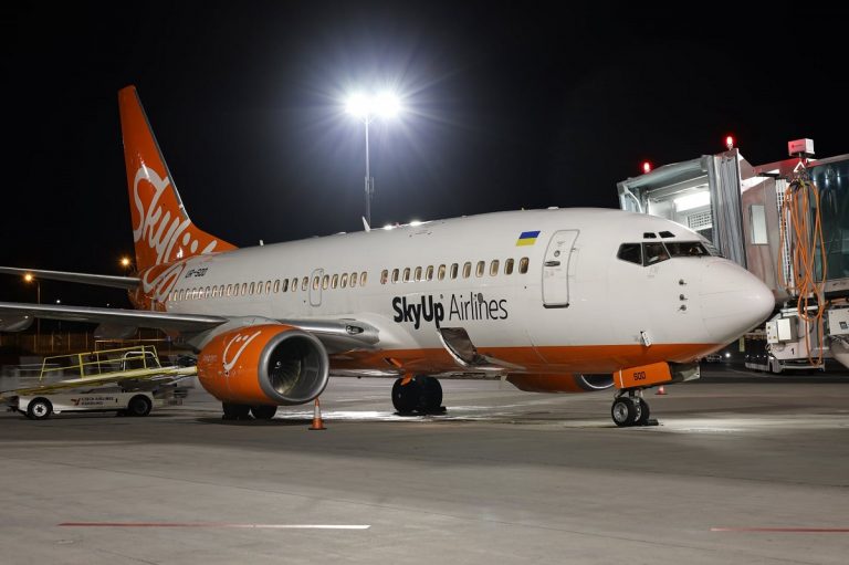 Ucraina, la SkyUp Airlines rivoluziona le divise delle sue hostess