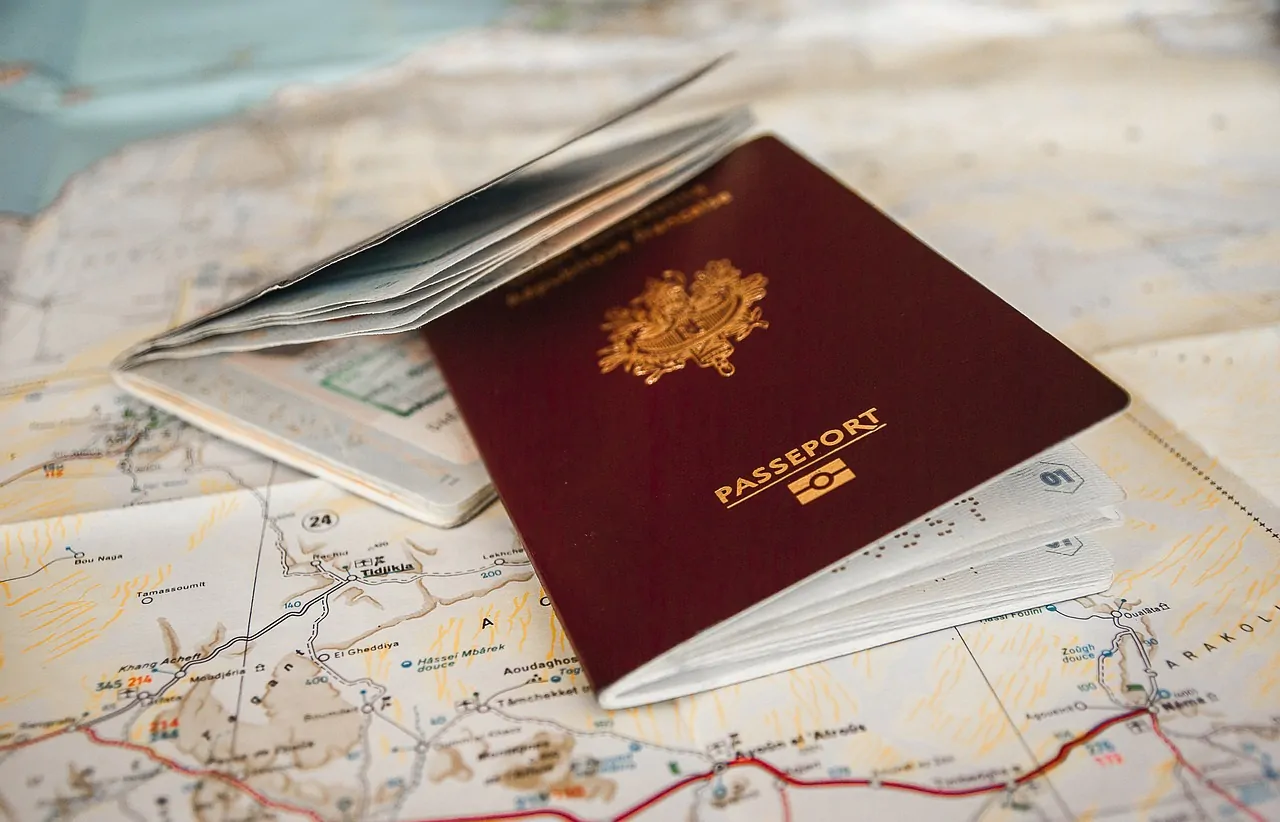Usa, rilasciato il primo passaporto con genere X: è per chi non si riconosce come uomo o donna