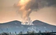 Il pinnacolo di fumi tossici a Vulcano
