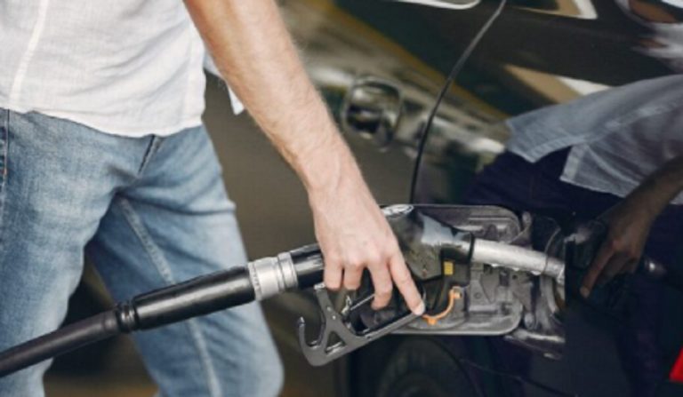 Benzina a 4 euro: l'ipotesi