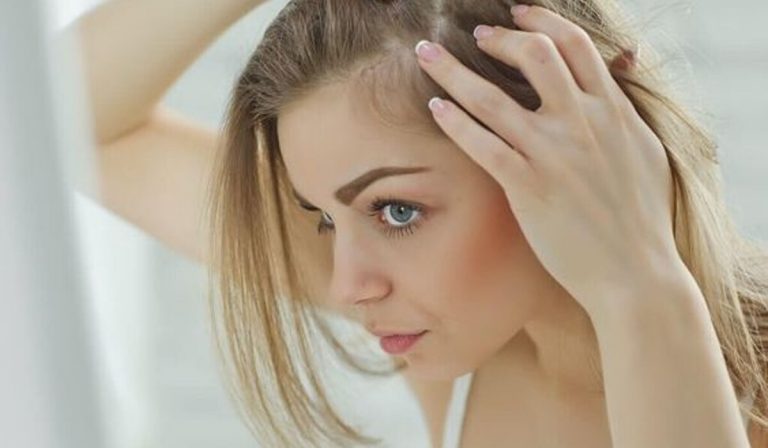 capelli che cadono
