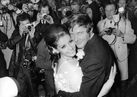 luisa mattioli con roger moore