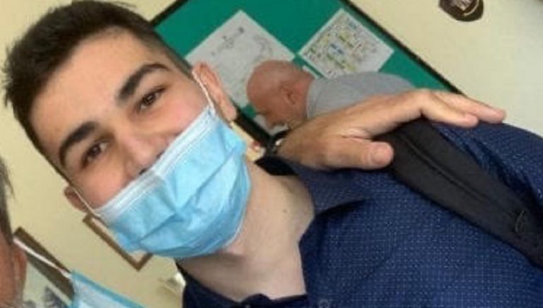 uccise padre salvare madre