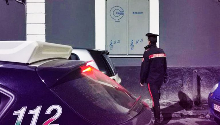 uomo uccide figlia