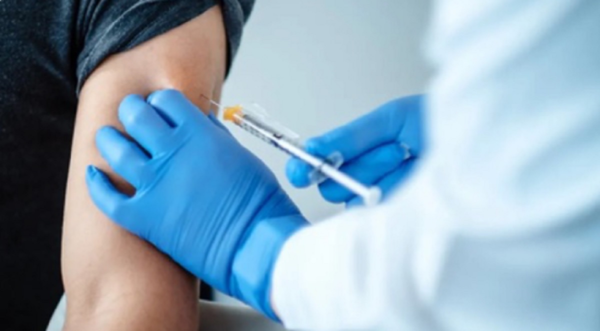 Vaccino antinfluenzale 2021 anche in farmacia costo, chi può farlo e