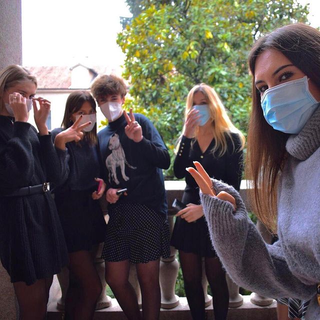 Con la gonna in classe, gli alunni del liceo classico Zucchi di Monza: “Liberi di essere chi si è”