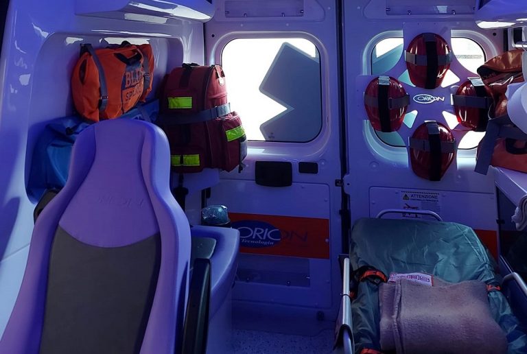 L'interno di un'ambulanza del SS Anna e Sebastiano di Caserta
