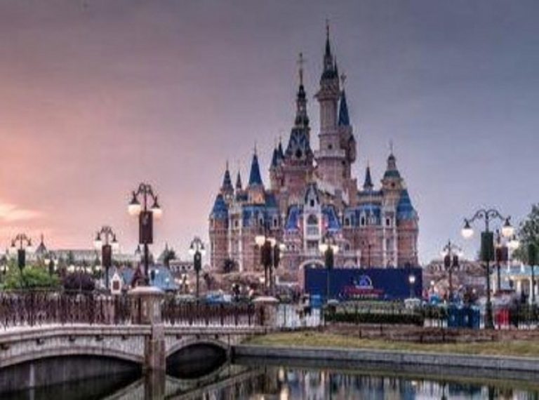 Disneyland Shangai: si teme un cluster