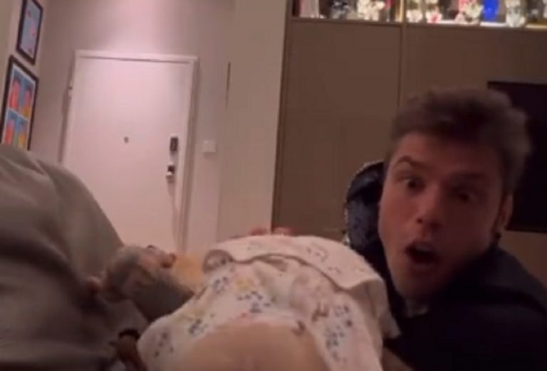 Fedez con la piccola Vittoria
