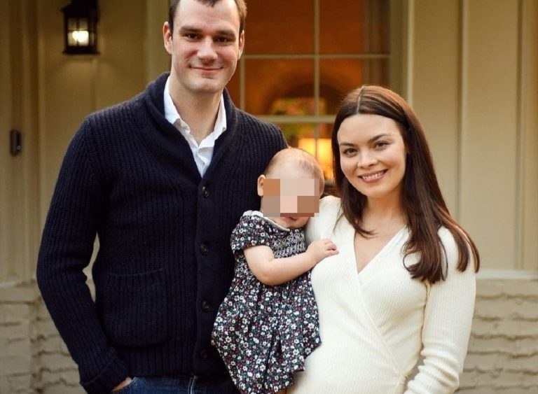Cooper Hefner, e sua moglie, l'attrice Scarlett Byrne