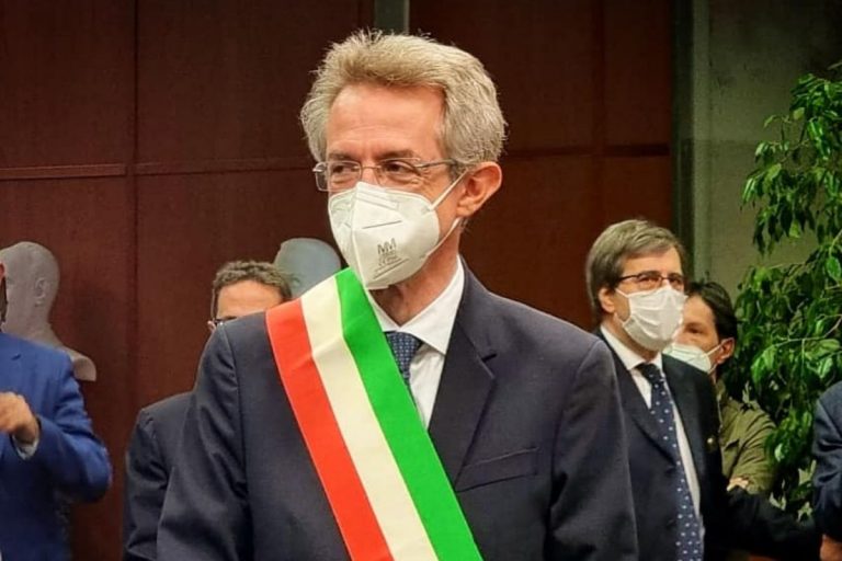 Manfredi Napoli restrizioni Natale
