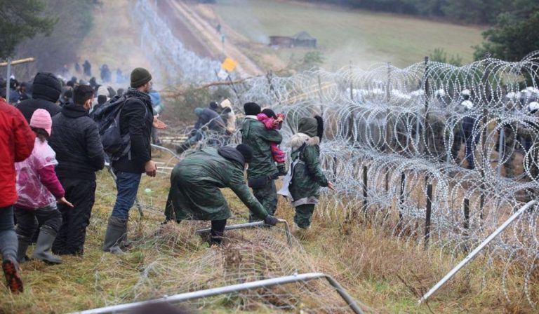 Migranti morto bambino