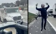 Un fiume di denaro ha invaso un'autostrada della California