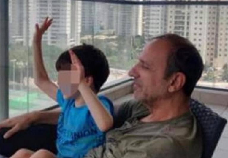 Shmuel Peleg con suo nipote Eitan