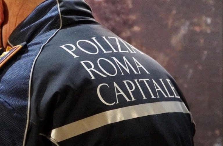 Blitz della Polizia di Roma Capitale in un locale all'Ostiense