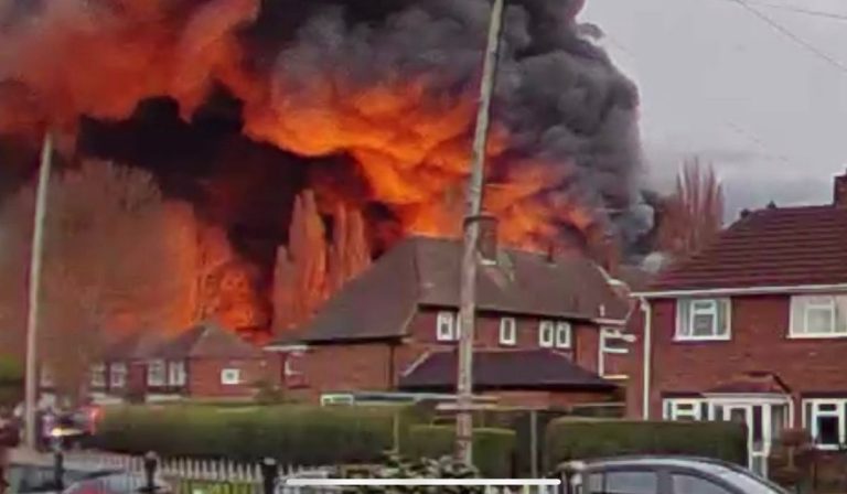 Regno Unito incendio fabbrica