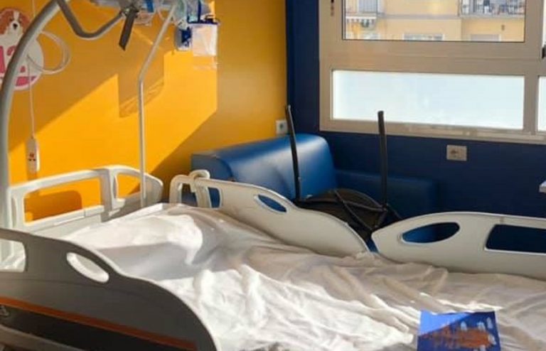 Una cameretta dell'ospedale pediatrico Santobono