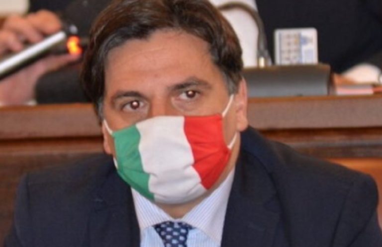 sindaco di catania isolamento