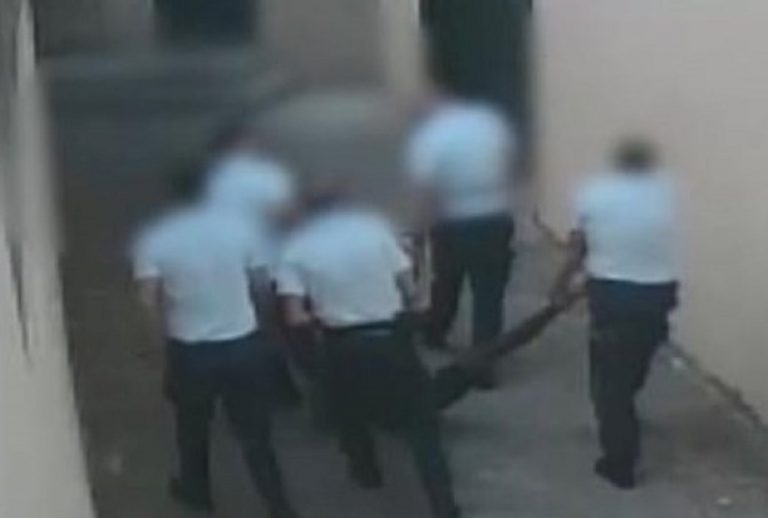 Un fermo immagine delle riprese delle torture contestate