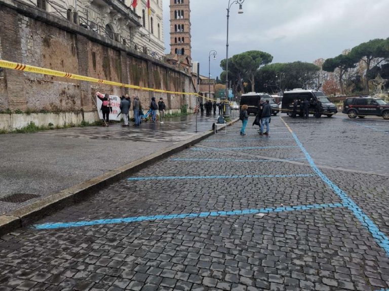 manifestazione flop 2 768x575