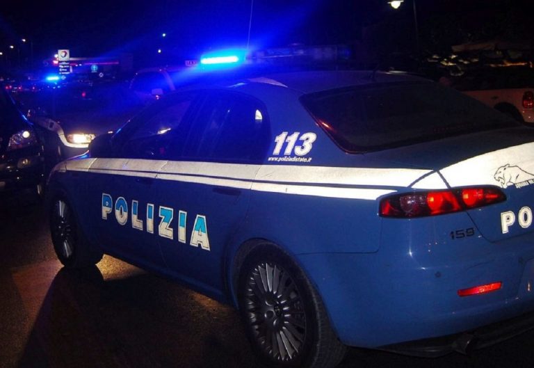 Escono per una sigaretta e se ne vanno senza pagare: il bar mette le loro foto sui social