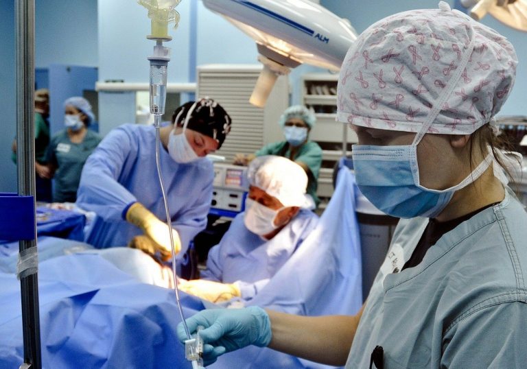 Bari, asportati un tumore all'utero e uno ai reni