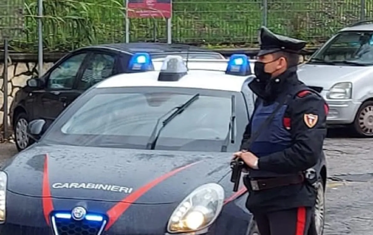 Carabinieri in azione dopo l'ultimo omicidio a Ponticelli