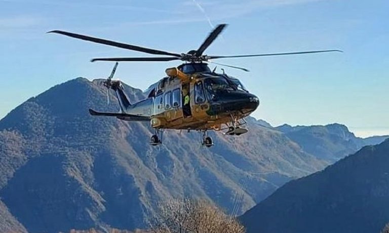 Un elicottero del soccorso alpino lombardo