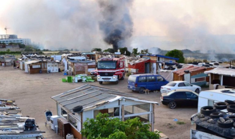 incendio campo nomadi stornara