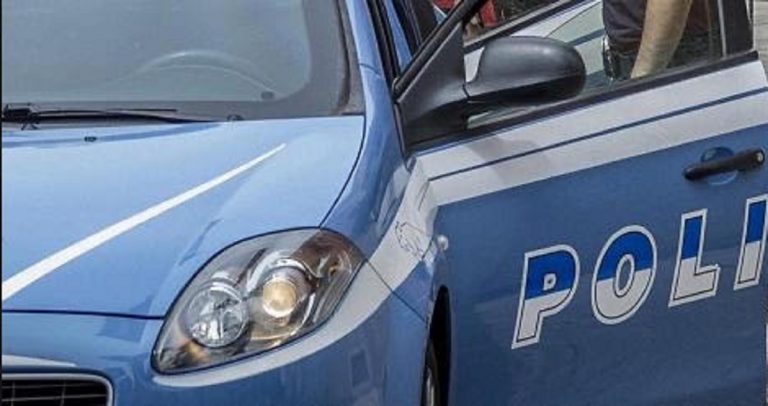 Napoli stupra ragazza filma