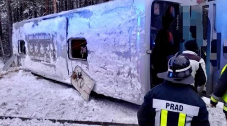 scuolabus si ribalta