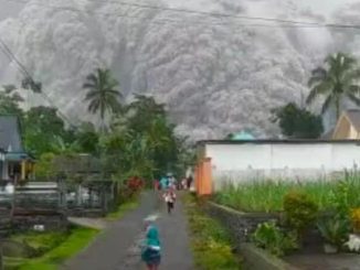 La furia del vulcano Semeru sui villaggi