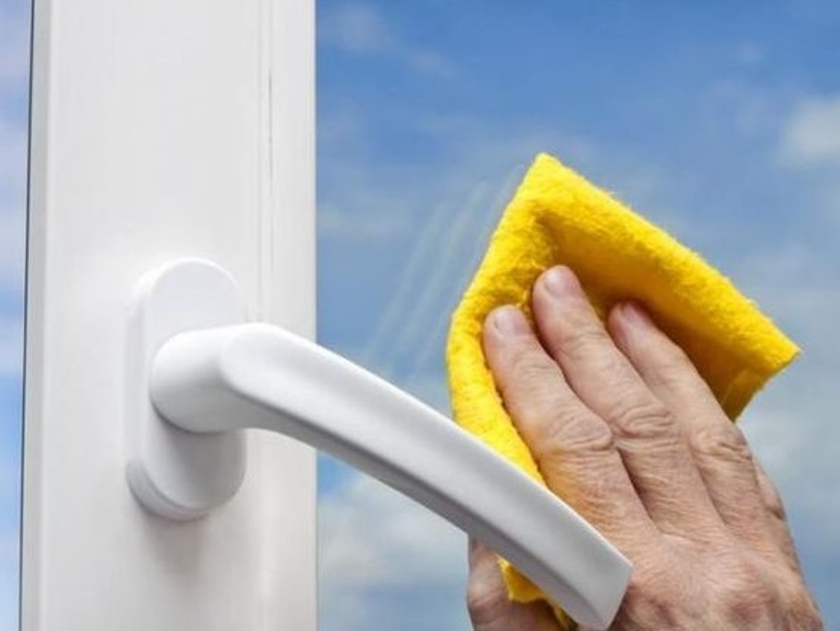 Чем помыть окна чтобы не запотевали. Будет ди потеть окно без батарее на кухне. Чем помыть окна чтобы не запотевали. Мытье окон. Sweaty window alpha.