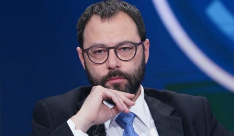 esplode pacco ministero