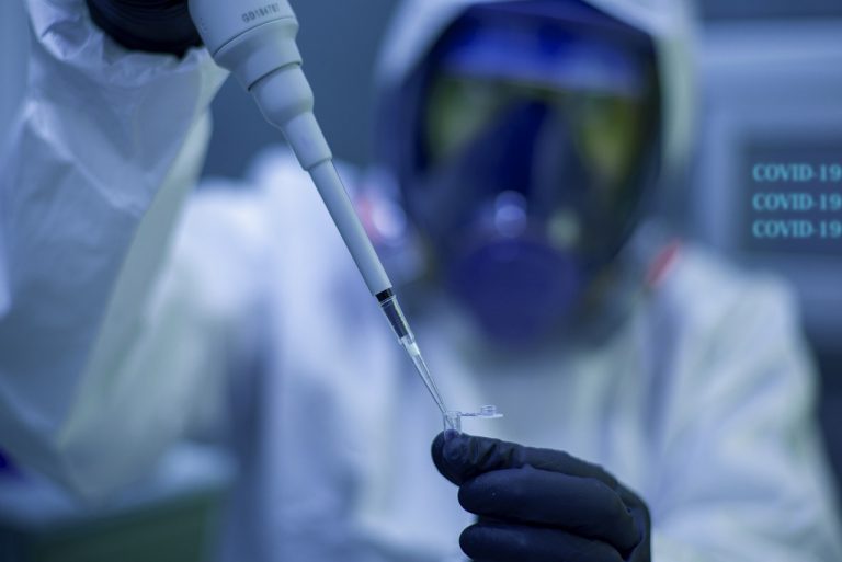 Uno studio sudafricano ha esaminato il rapporto fra Omicron e prime due dosi di Pfizer