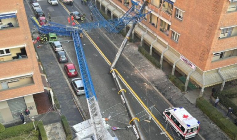 Torino gru crolla via genova