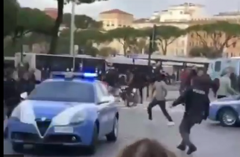 Roma uomo coltello