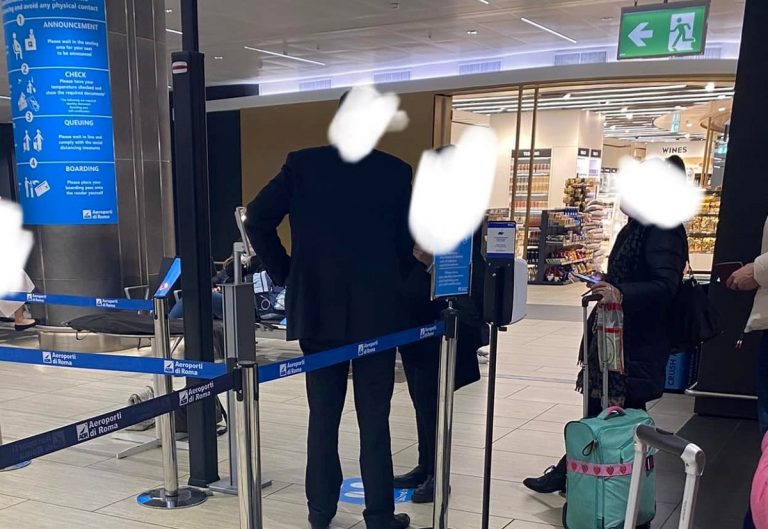 Lo scatto preso da Bassetti in aeroporto