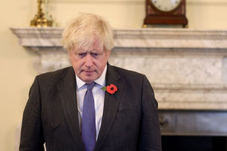 Boris Johnson scusa Regina