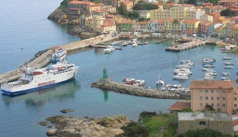 Uno scorcio del porticciolo dell'Isola del Giglio