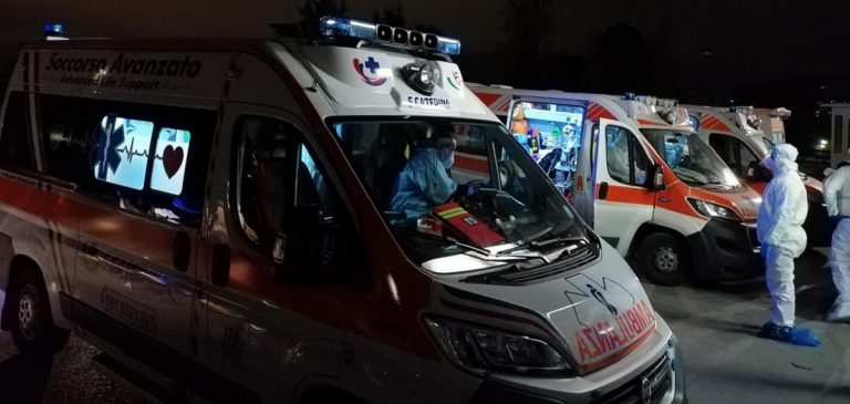 Covid, terminati i posti letto all'Ospedale Cervello di Palermo: costruito un ospedale da campo