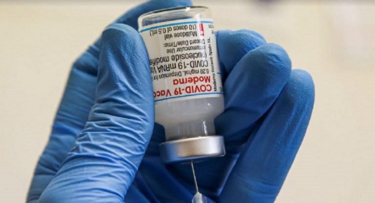 Sicilia, donna di 107 anni si vaccina con la prima dose di Moderna