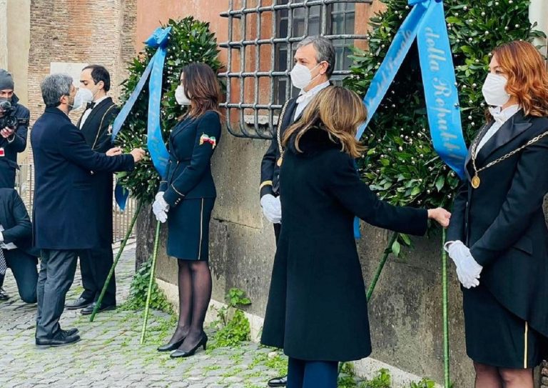 I Presidenti di Camera e Senato depongono le corone per il Giorno della Memoria