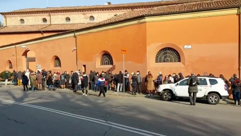 Fila a Bologna